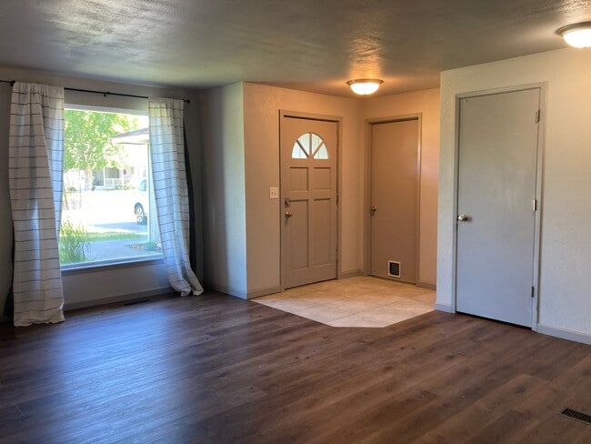 Photo - 1309 Woodbury St