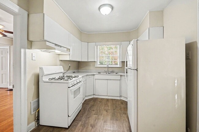 1966 Ridgewood Dr NE