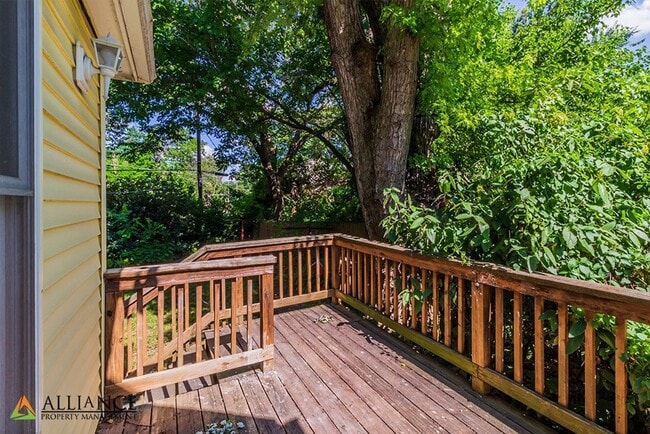 Photo - 1404 Legore Ln Unidad Main