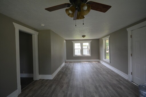 2012 W Webster St