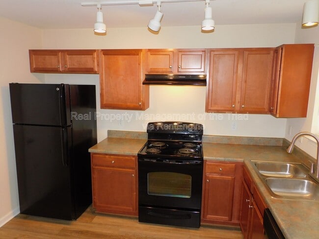 Photo - 1475 Worchester St