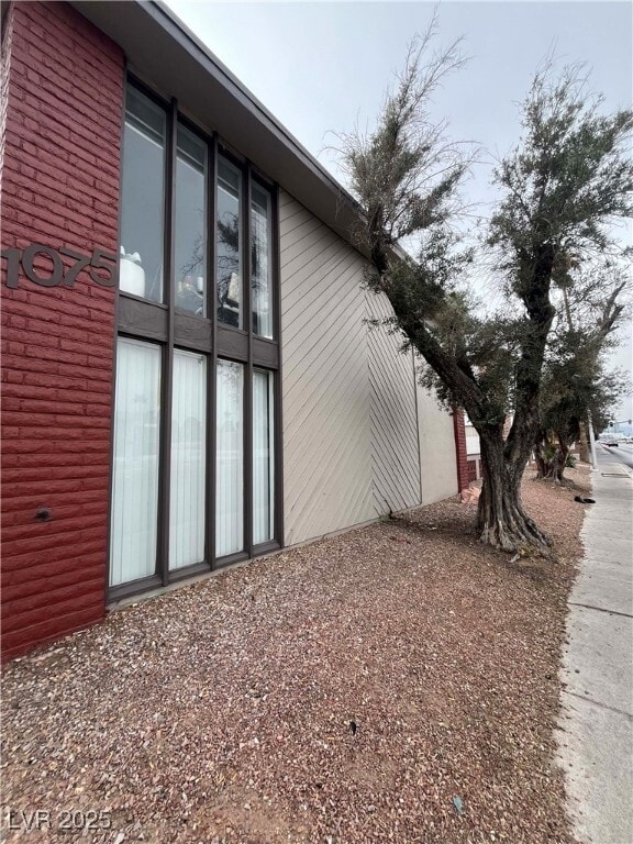 Building Photo - 1075 E Desert Inn Rd Unit 8