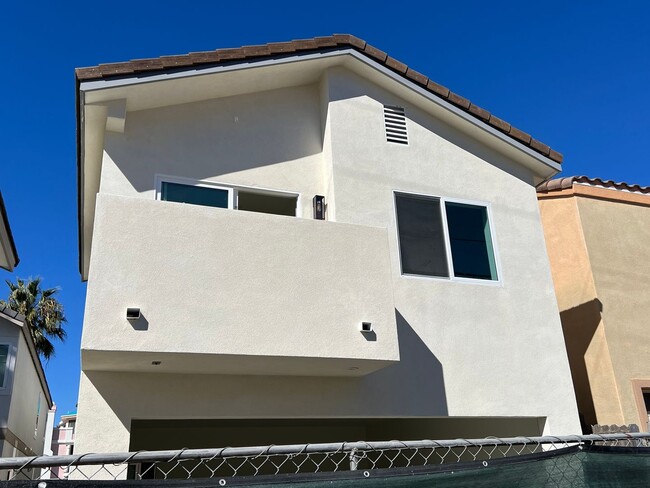 Building Photo - 204 18th St Unit 204 18th St-2