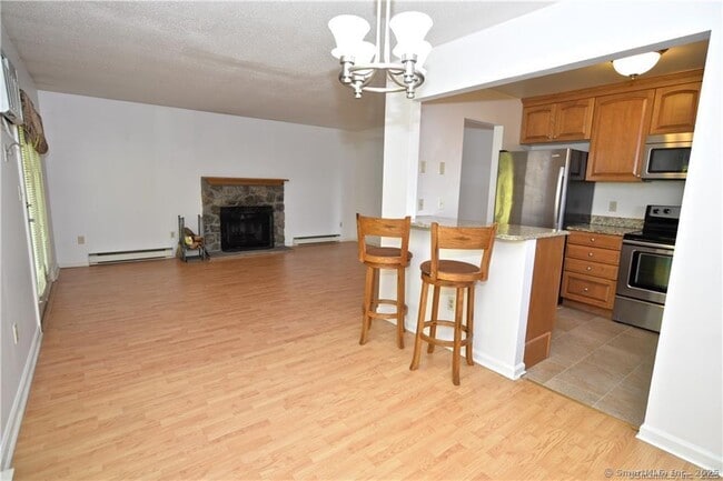 Photo - 140 Hamden Ave Unit APT C