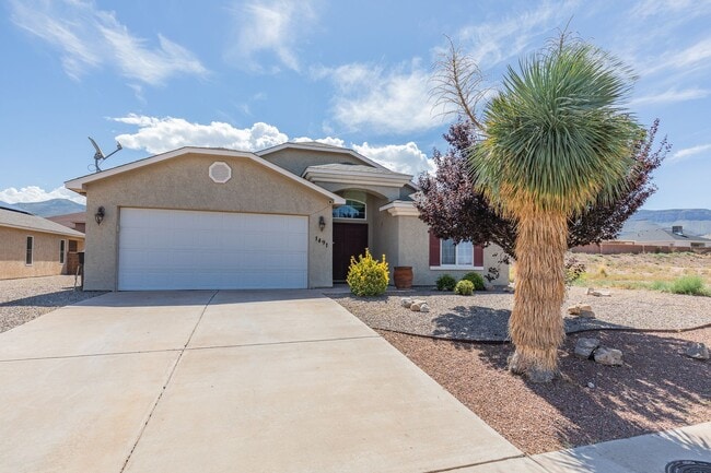 Spacious 4 Bedroom Home - Spacious 4 Bedroom Home