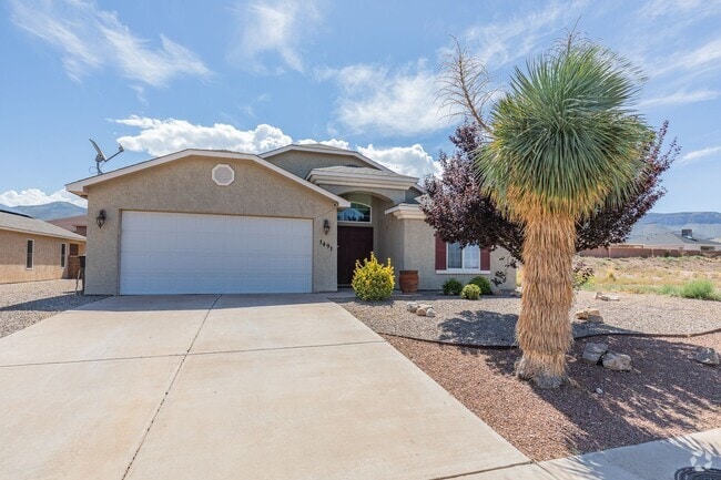 Building Photo - Spacious 4 Bedroom Home