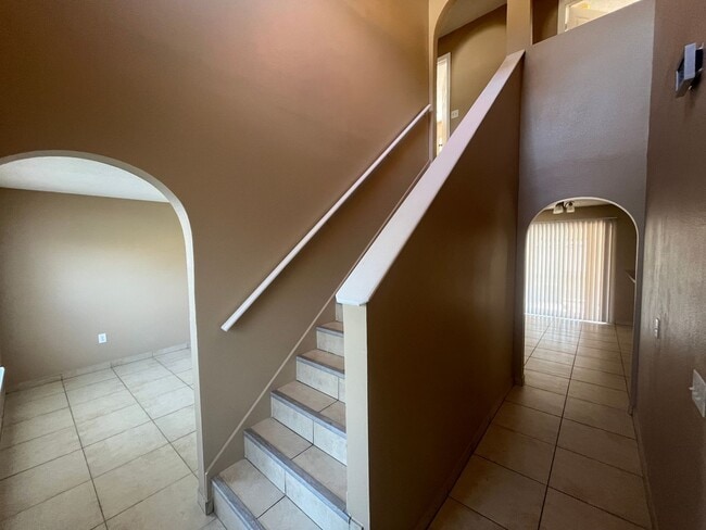 Photo - 204 Canterbury Ct