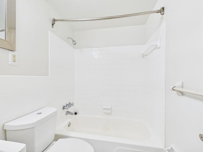 Photo - Forest Square Apartments