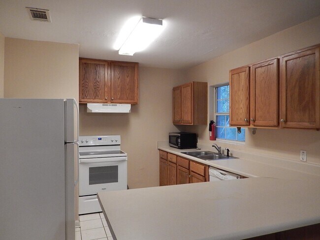 Photo - 212 Edwards St