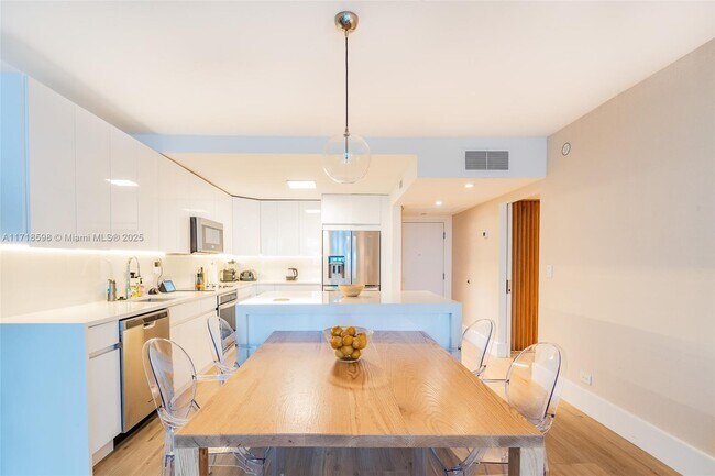 Photo - 2301 Collins Ave Unit 719