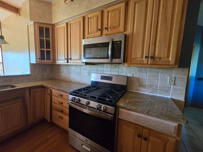 Photo - 3034 Russell Rd