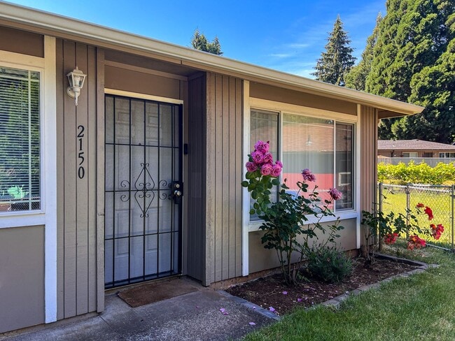 Photo - 2BD/1BA DUPLEX W/ GARAGE &YARD IN SALEM