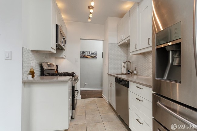 211 E 35th St Unit 3-F