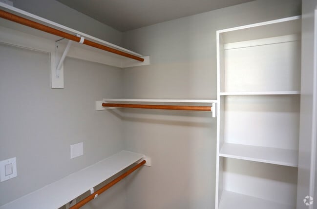 Photo - Oxford At Lake View