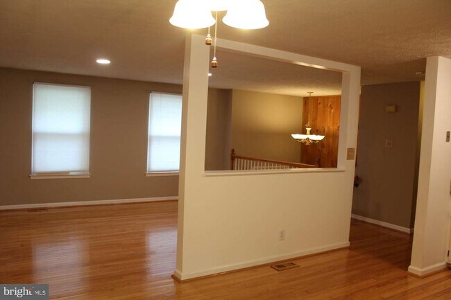 Photo - 7 Georgian Ct