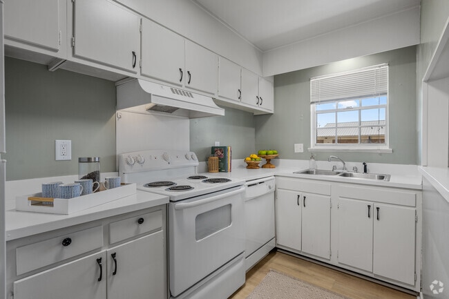 2BR, 1BA - 990SF - Kitchen - Chateau Orleans Apartments