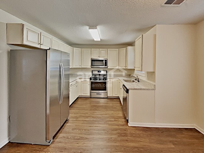 Photo - 1086 Berkley Dr SE