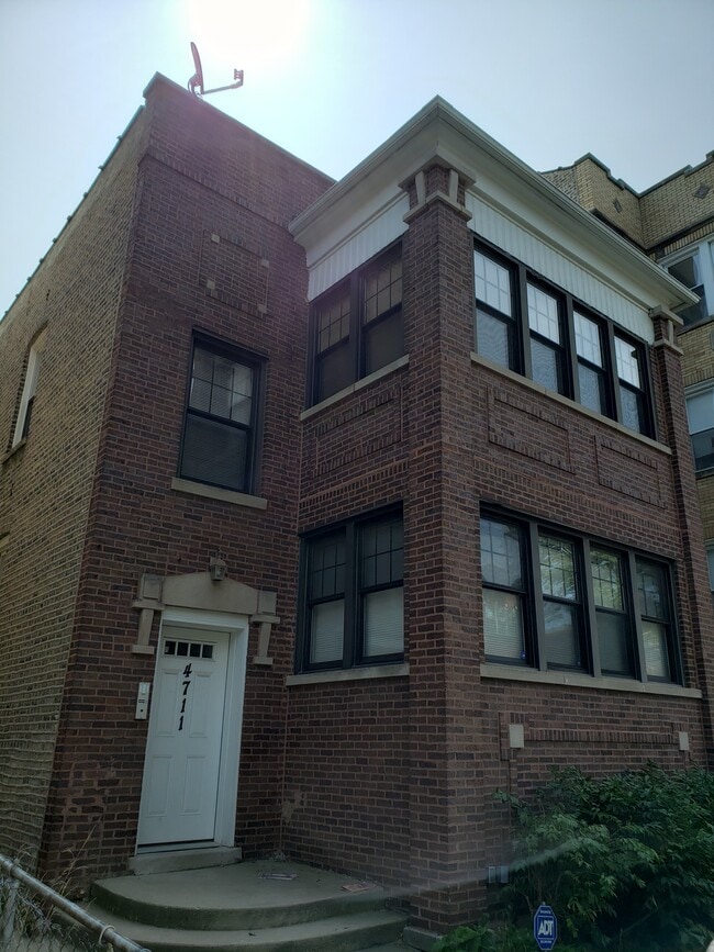 Building Photo - 4711 N Monticello Ave Unit Monticello