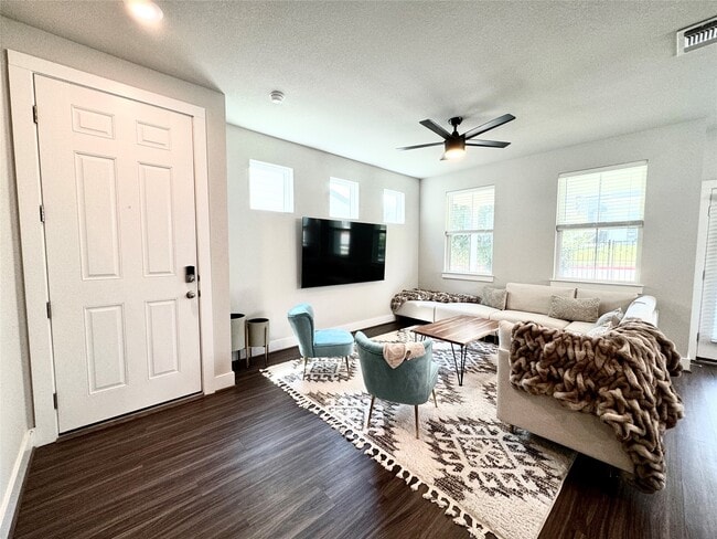 Photo - 7103 Silver Star Ln