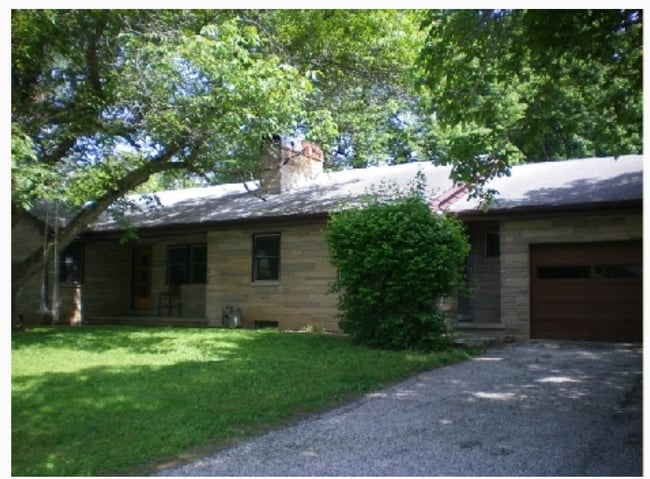 Photo - 321 E Wylie St