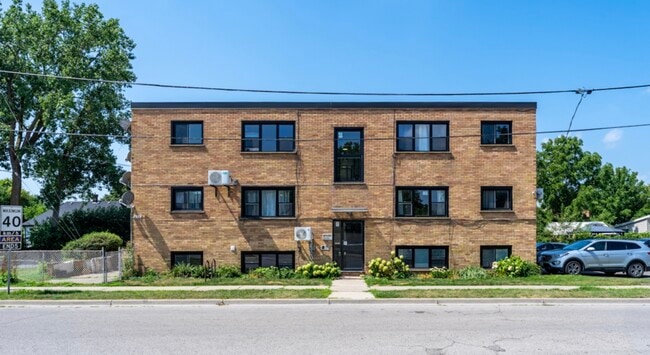 Building Photo - 2 Bedroom, 1 Bathroom newly renovated Unit 8