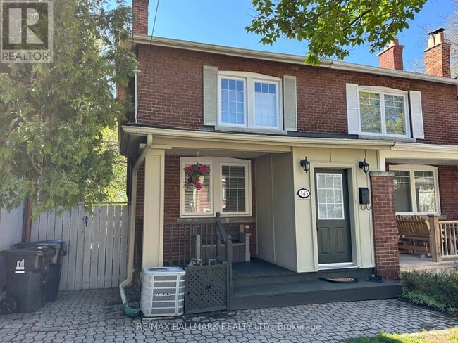 Photo - 145 Castlefield Ave