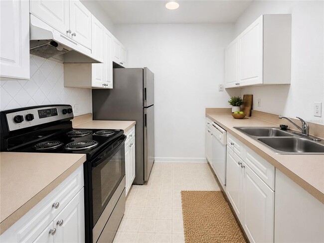 Photo - 18001 Richmond Pl Dr Unit 523