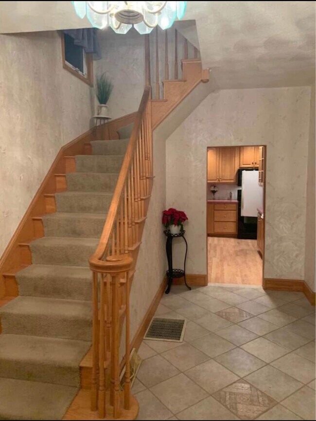 Photo - 784 Broadway