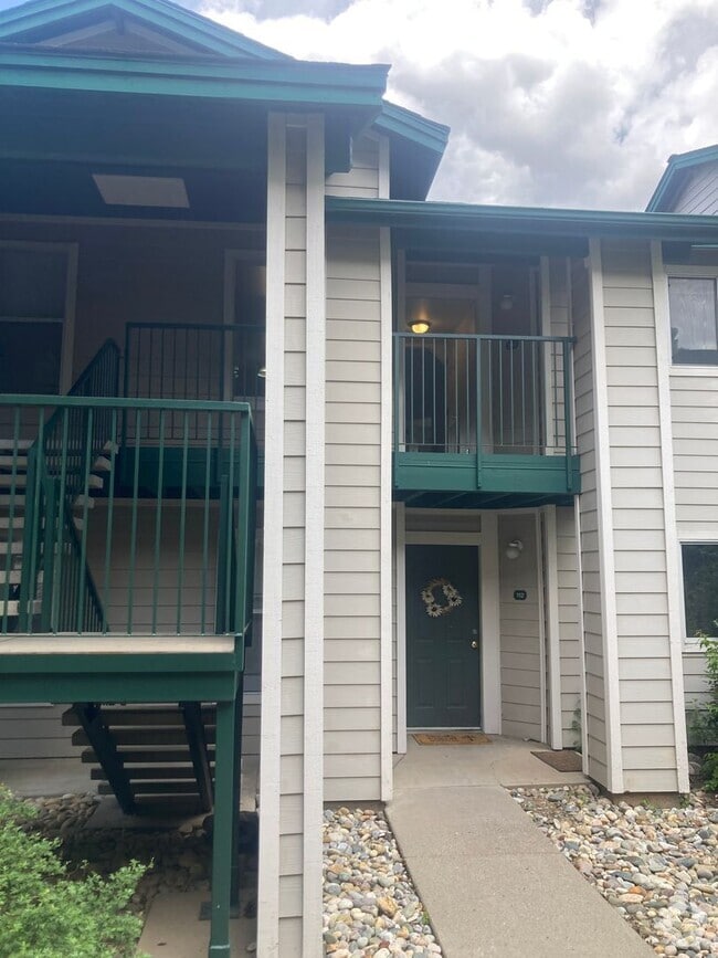 Building Photo - 2 Bedroom, 2 bath unit at Silverpeaks. Rental