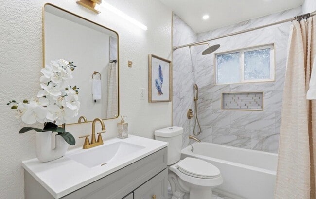 Photo - 4706 Esterbrook