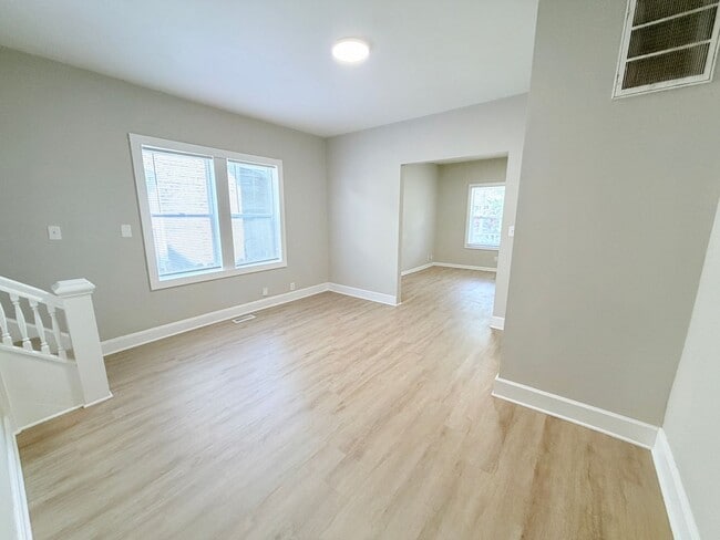 Photo - 1132 N Oxford St