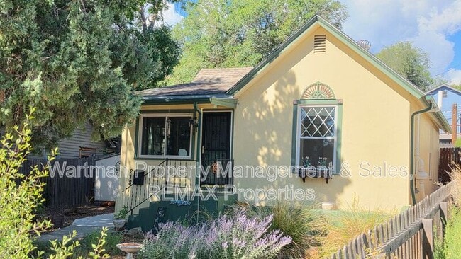 Photo - 218 N Chestnut St