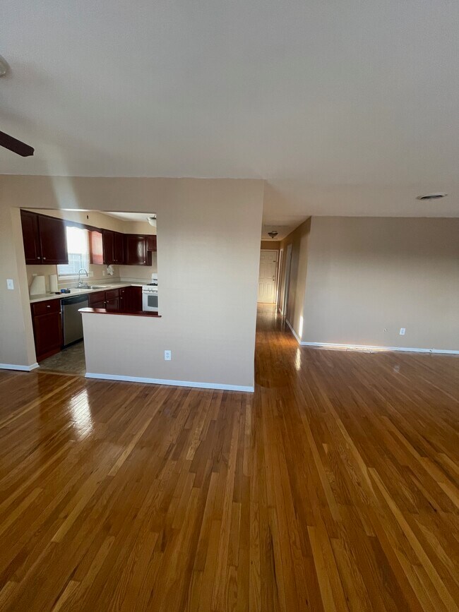 Living Room - 100 W Linden Ave Unit 2