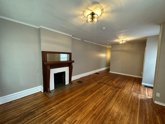 Photo - E 18th Ave 323-325 CR Unit 323