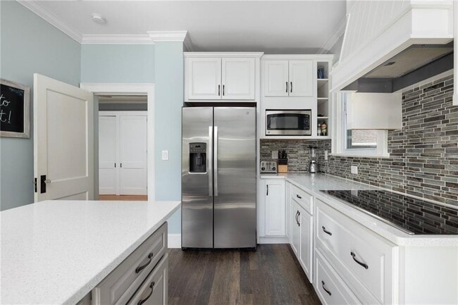 Photo - 127 W Main Rd