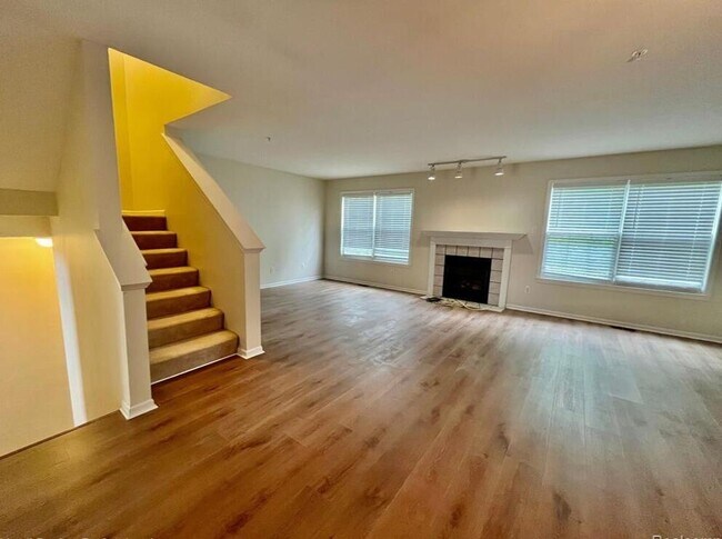 Photo - 2835 Barclay Way