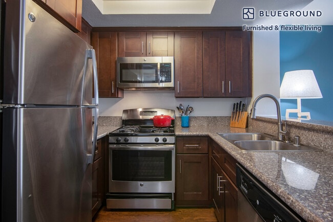 Photo - 1538 N Martel Ave Unidad FL4-ID53