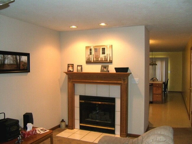Building Photo - 637 Oakbrook Ave