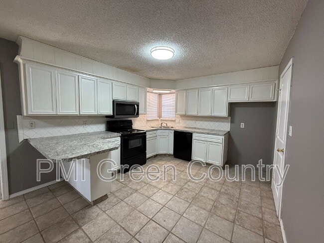 Photo - 306 E 3rd St