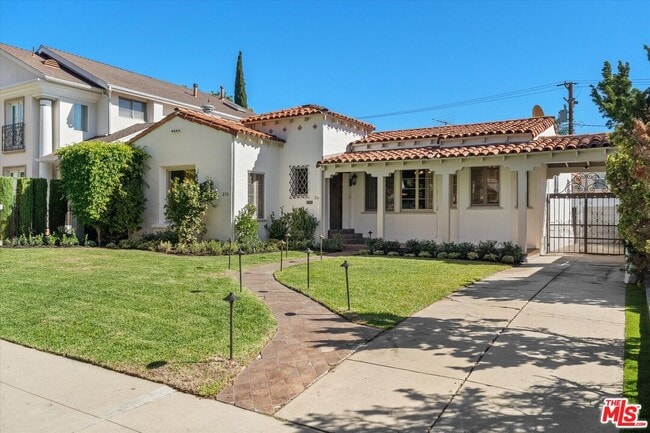 Photo - 208 S Rodeo Dr