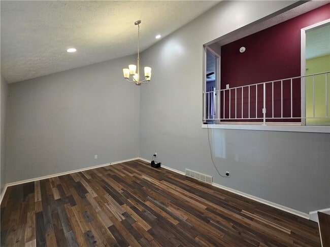 Photo - 9 Hepatica Ln