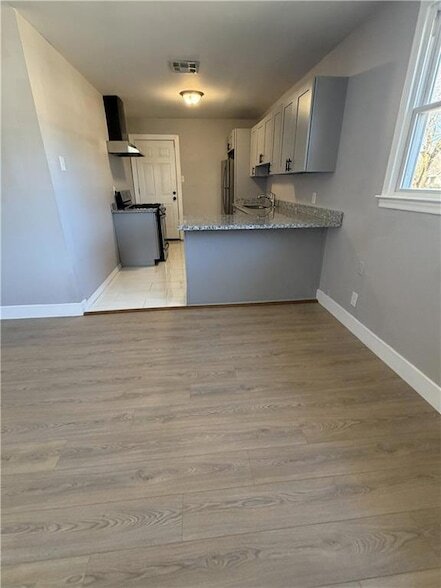 Photo - 10528 Alan St