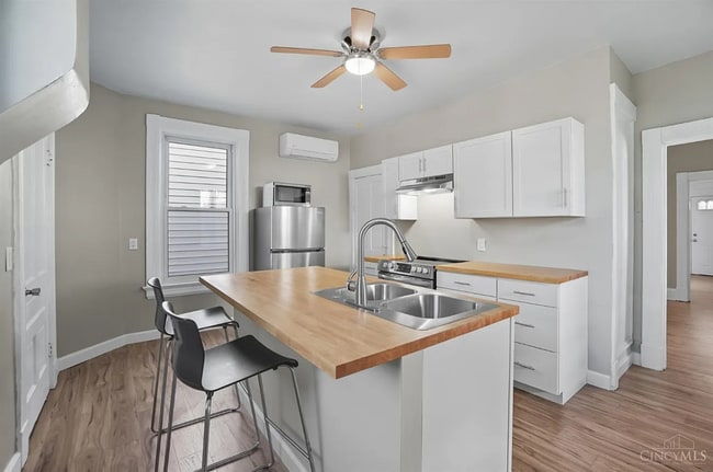 kitchen - 210 W Vine St