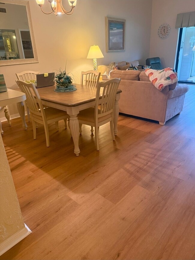 Building Photo - 13120 Cross Creek Blvd Unit Apt 210