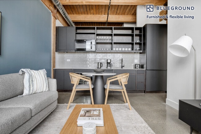 Photo - 2061 N Southport Ave Unit SI FL3-ID782