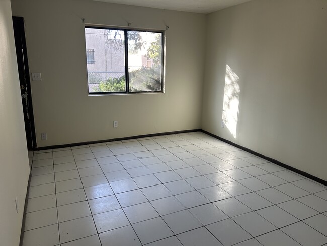 Photo - 2504 Chelwood Park Blvd NE Unidad Apartment C