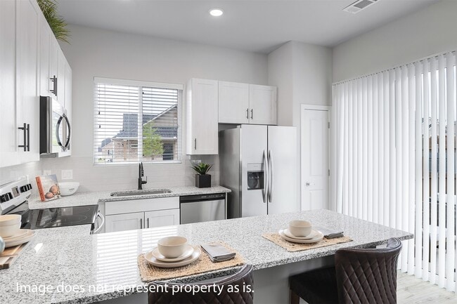 Building Photo - 5604 Wild Acrs