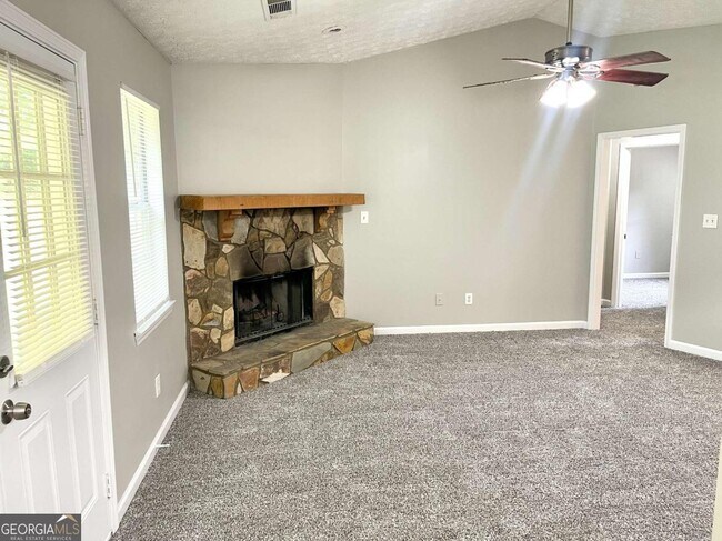 Photo - 215 Mountain Ridge