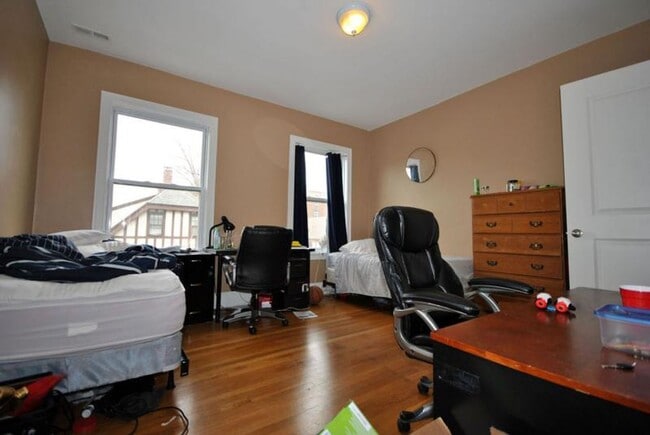 Photo - RENOVATED 5 BED/2 BATH WITH CENTRAL AIR NEAR B.U.