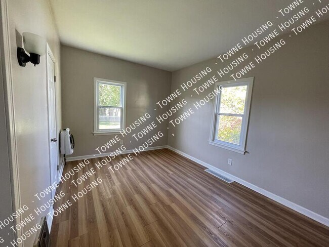 Photo - 170 Ladner Ave Unit 1